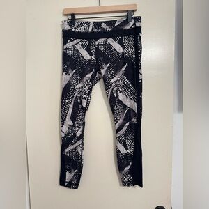 Lululemon Black/White/Gray Leggings size 8